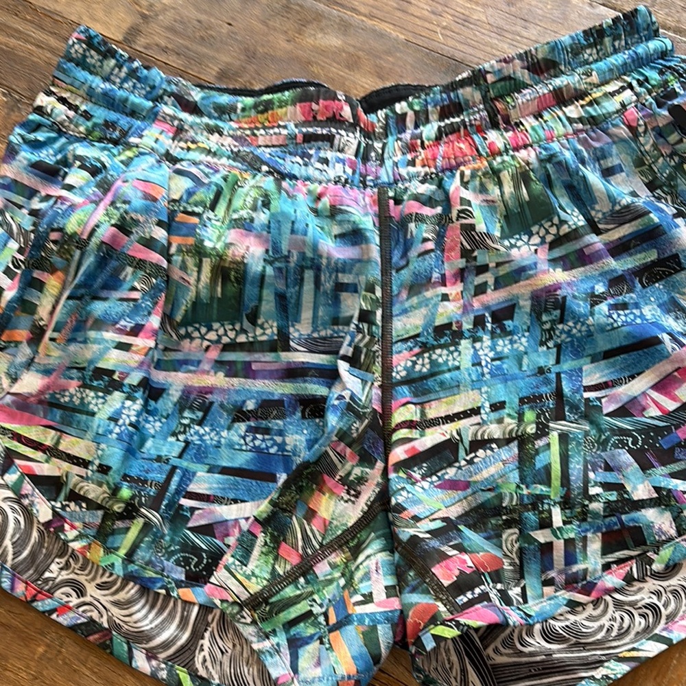 SEAWHEEZE lululemon hotty hot shorts size 10 4” length
